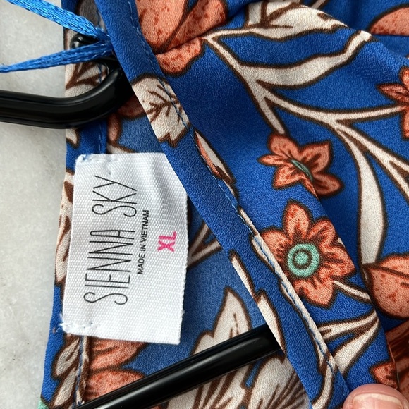 SIENNA SKY Puff Sleeves Boho Floral Printed Top Sz M/L V neck Top - Picture 5 of 13